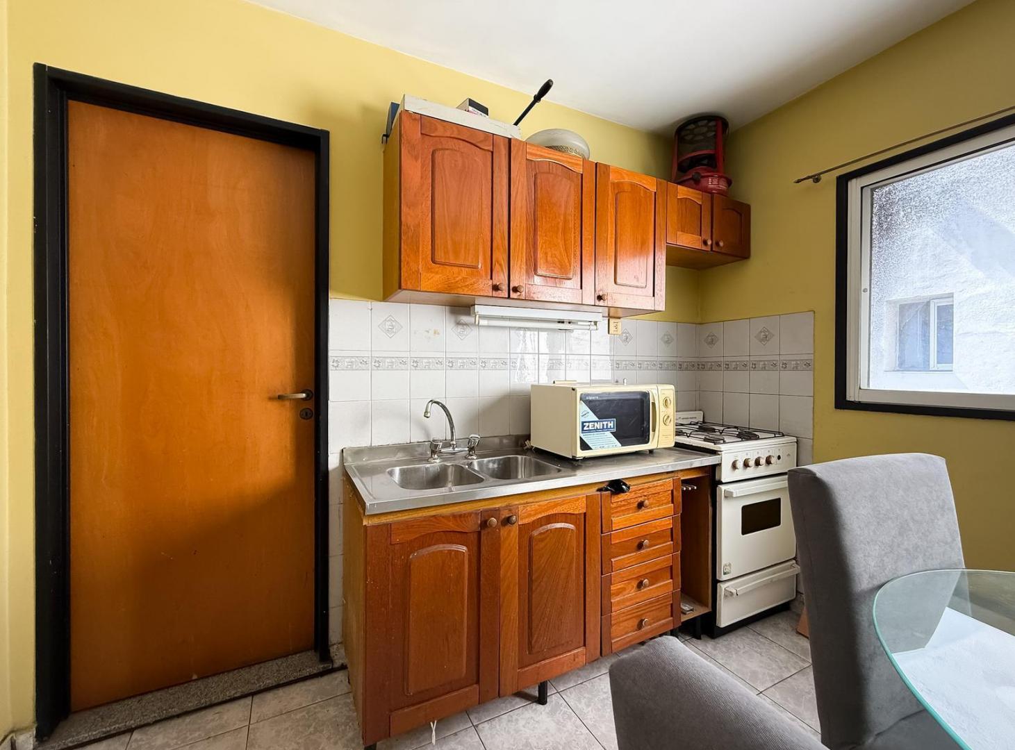 Foto de VENTA - Departamento de dos dormitorios con cochera, en Barrio, imagen 1