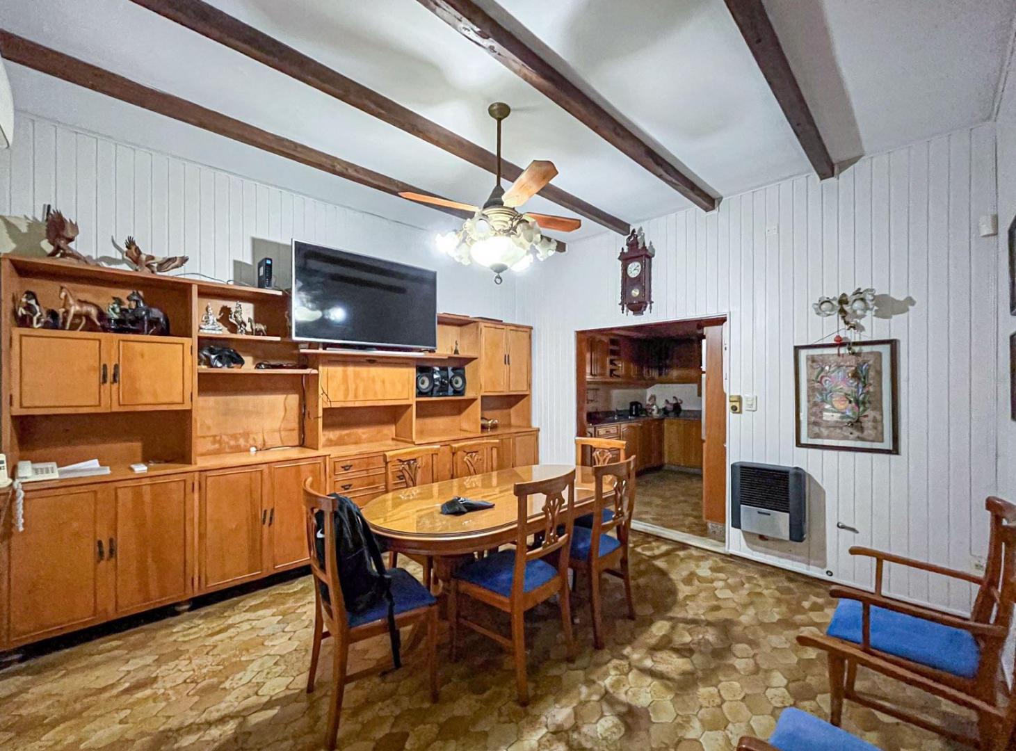 Foto de VENTA/ PERMUTA- Casa de 2 dormitorios, cochera y jardín -Cañada De Gómez, imagen 1