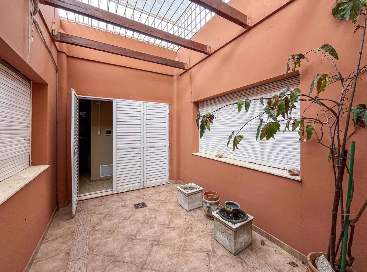 VENTA/ PERMUTA- Casa de 2 dormitorios, cochera y jardín -Cañada De Gómez 3