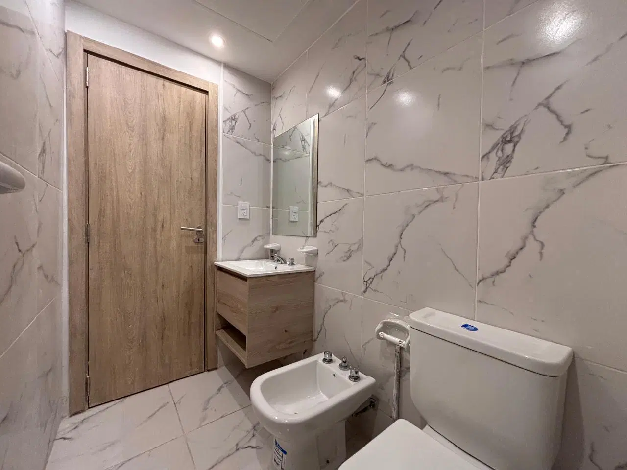 VENTA – Departamento de un dormitorio Interno con balcón. Juan Manuel de Rosas 1158 Piso 4 F . Barri 3
