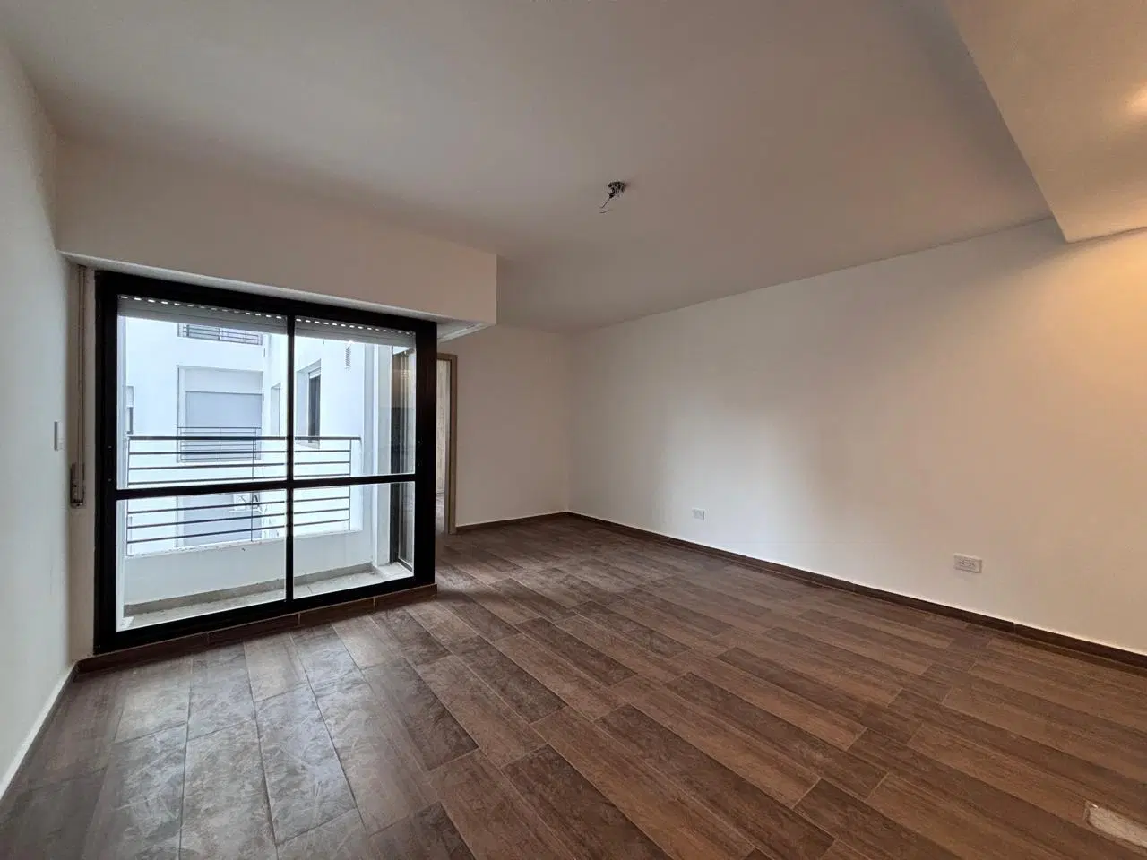 VENTA – Departamento de un dormitorio Interno con balcón. Juan Manuel de Rosas 1158 Piso 4 F . Barri 5