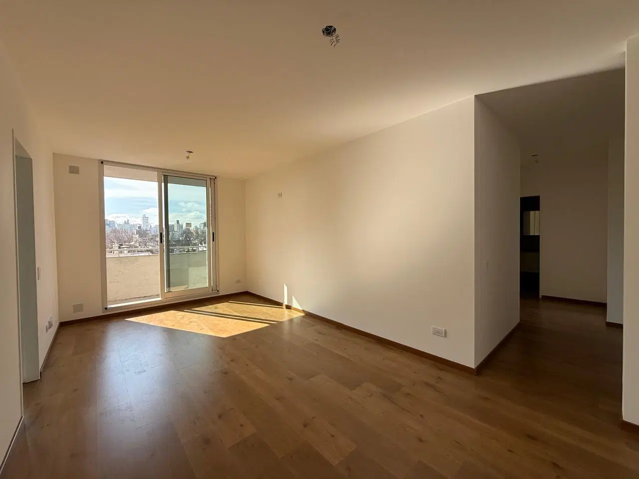 ALQUILER - Departamento de dos dormitorios con balcon - Lourdes, Rosario. 5