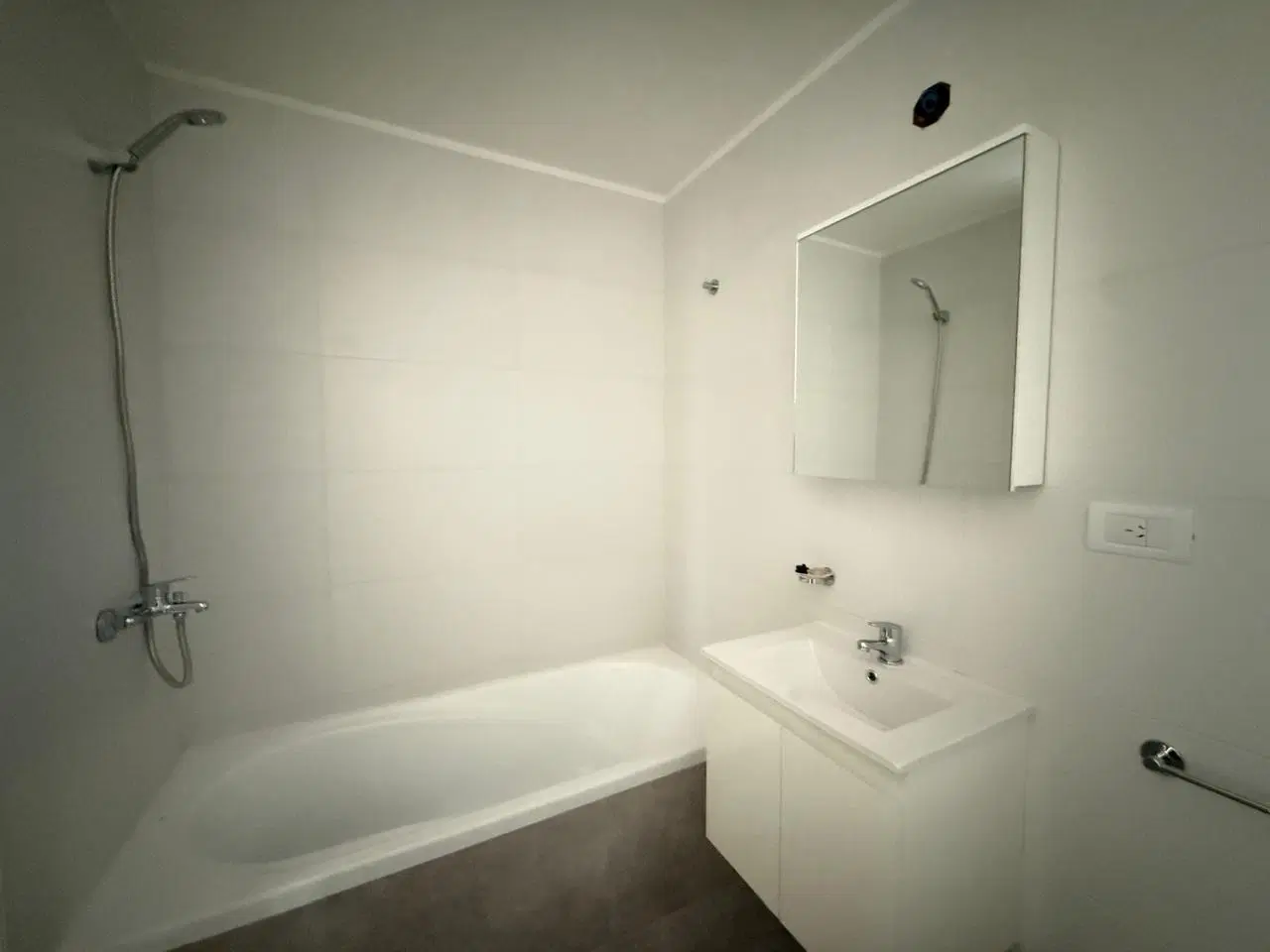 ALQUILER - Departamento de dos dormitorios con balcon - Lourdes, Rosario. 8
