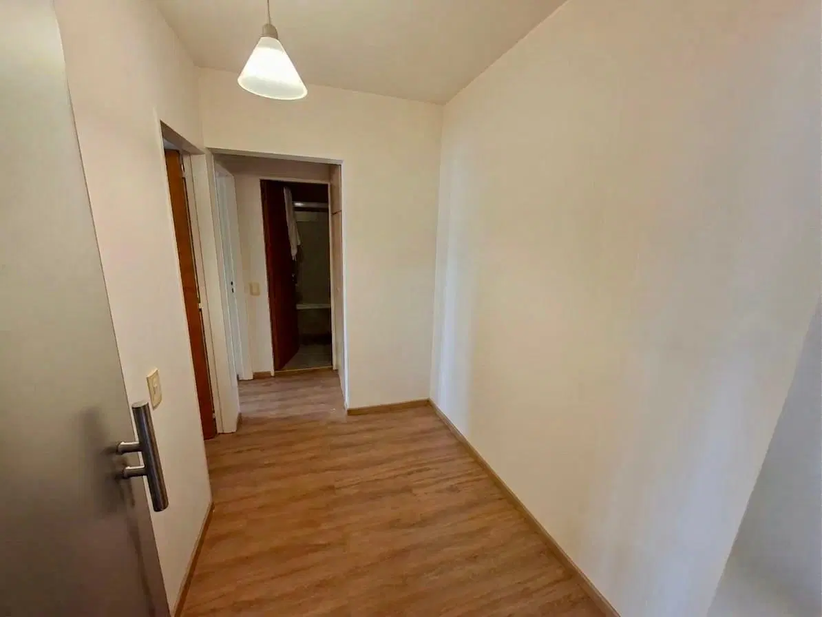 VENTA -Departamento de 2 dormitorios con cochera y balcón. Echesortu, Rosario. 3