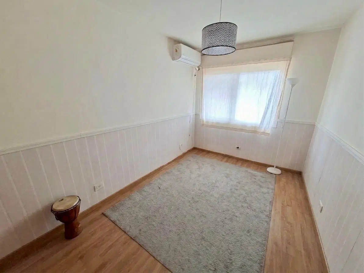 VENTA -Departamento de 2 dormitorios con cochera y balcón. Echesortu, Rosario. 4