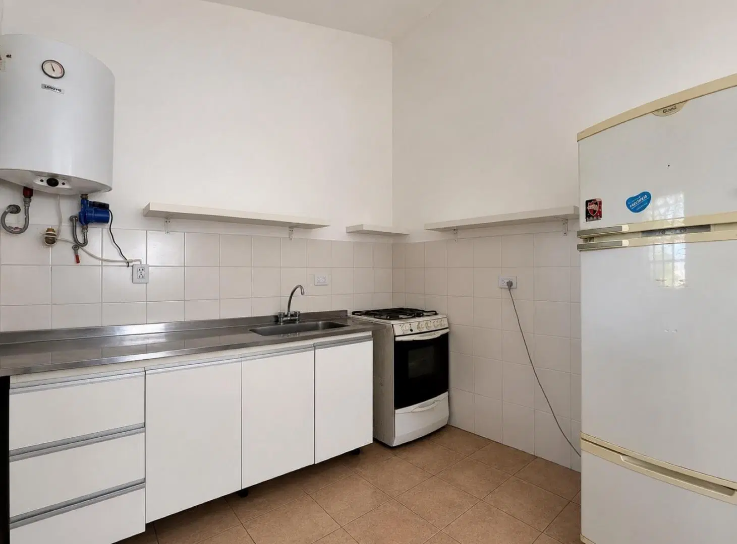 VENTA - Casa de 2 dormitorios con pileta y amplio parque 3