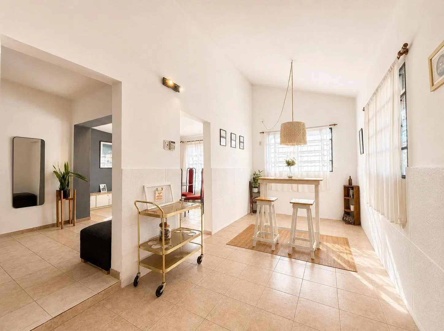 VENTA - Casa de 2 dormitorios con pileta y amplio parque 2