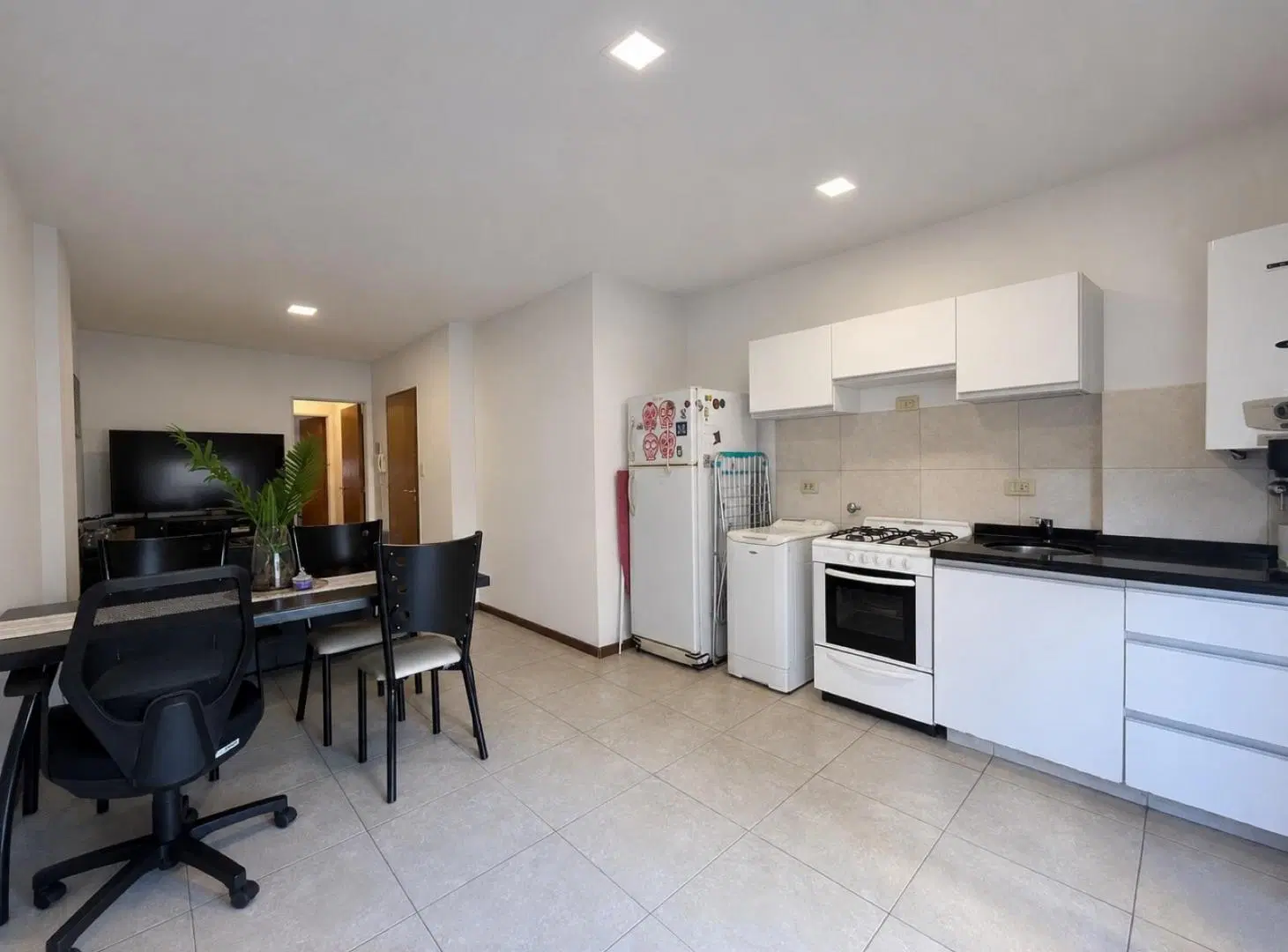 VENTA/PERMUTA. Departamento 1 dormitorio con balcón al frente. Barrio Centro. 3