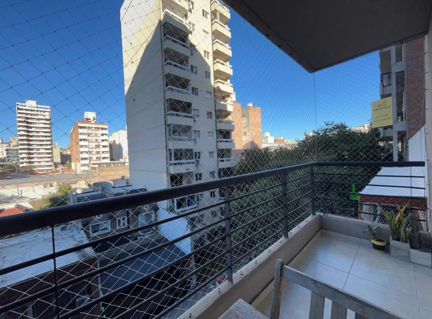 VENTA/PERMUTA. Departamento 1 dormitorio con balcón al frente. Barrio Centro. 8