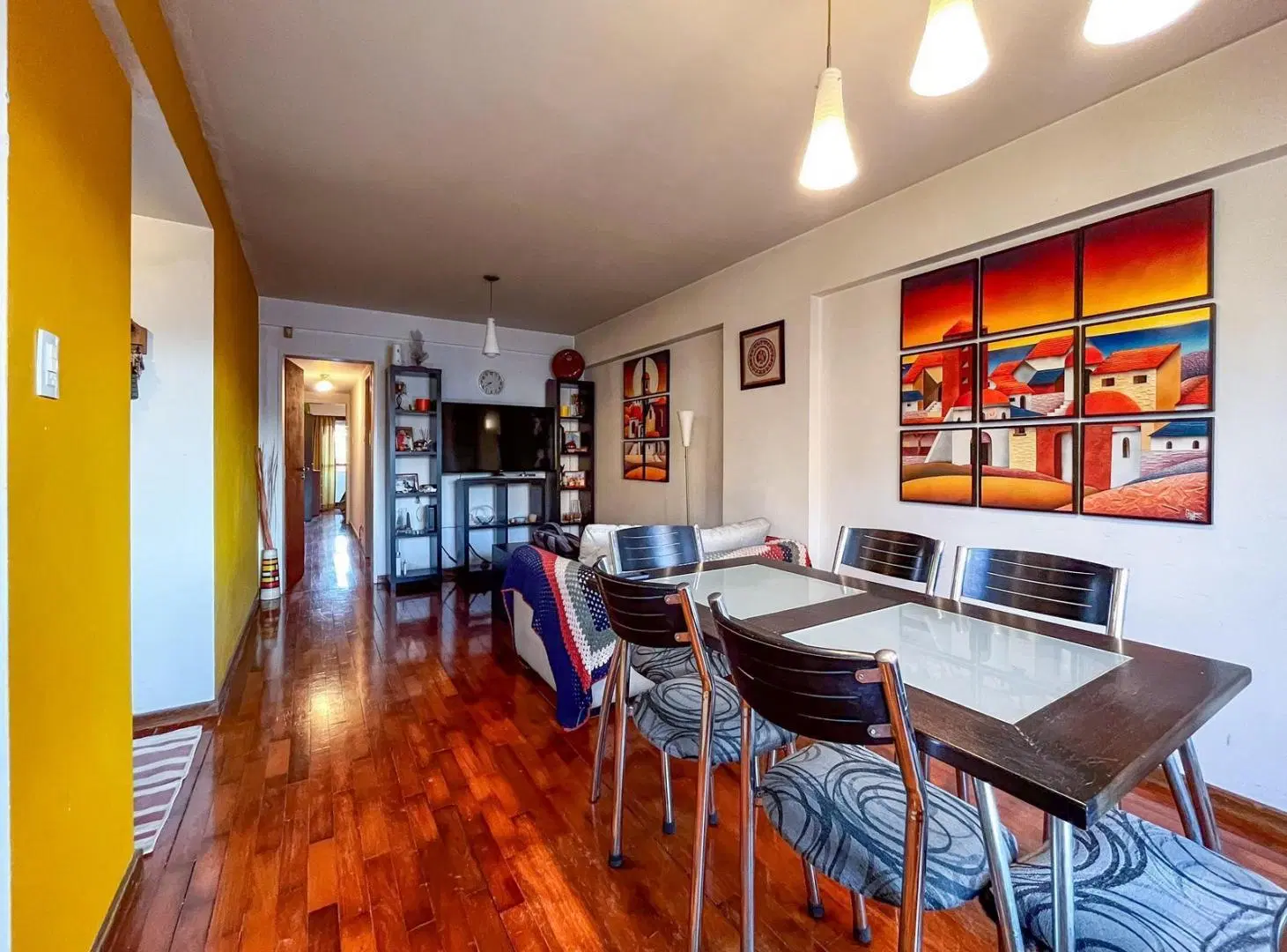 VENTA - Departamento de 2 dormitorios, 2 baños, 2 balcones con cochera - Centro, Rosario. 3