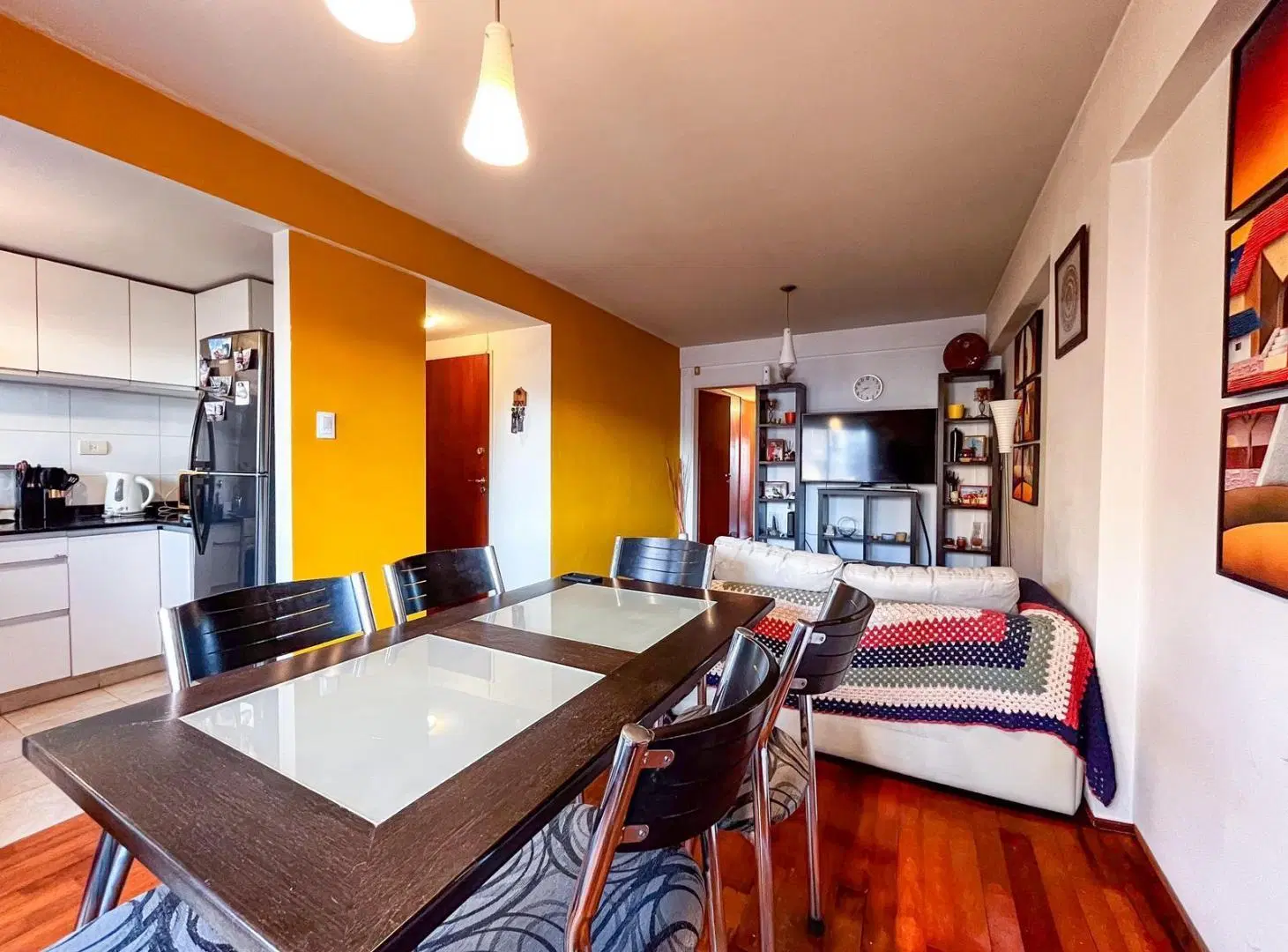 VENTA - Departamento de 2 dormitorios, 2 baños, 2 balcones con cochera - Centro, Rosario. 1