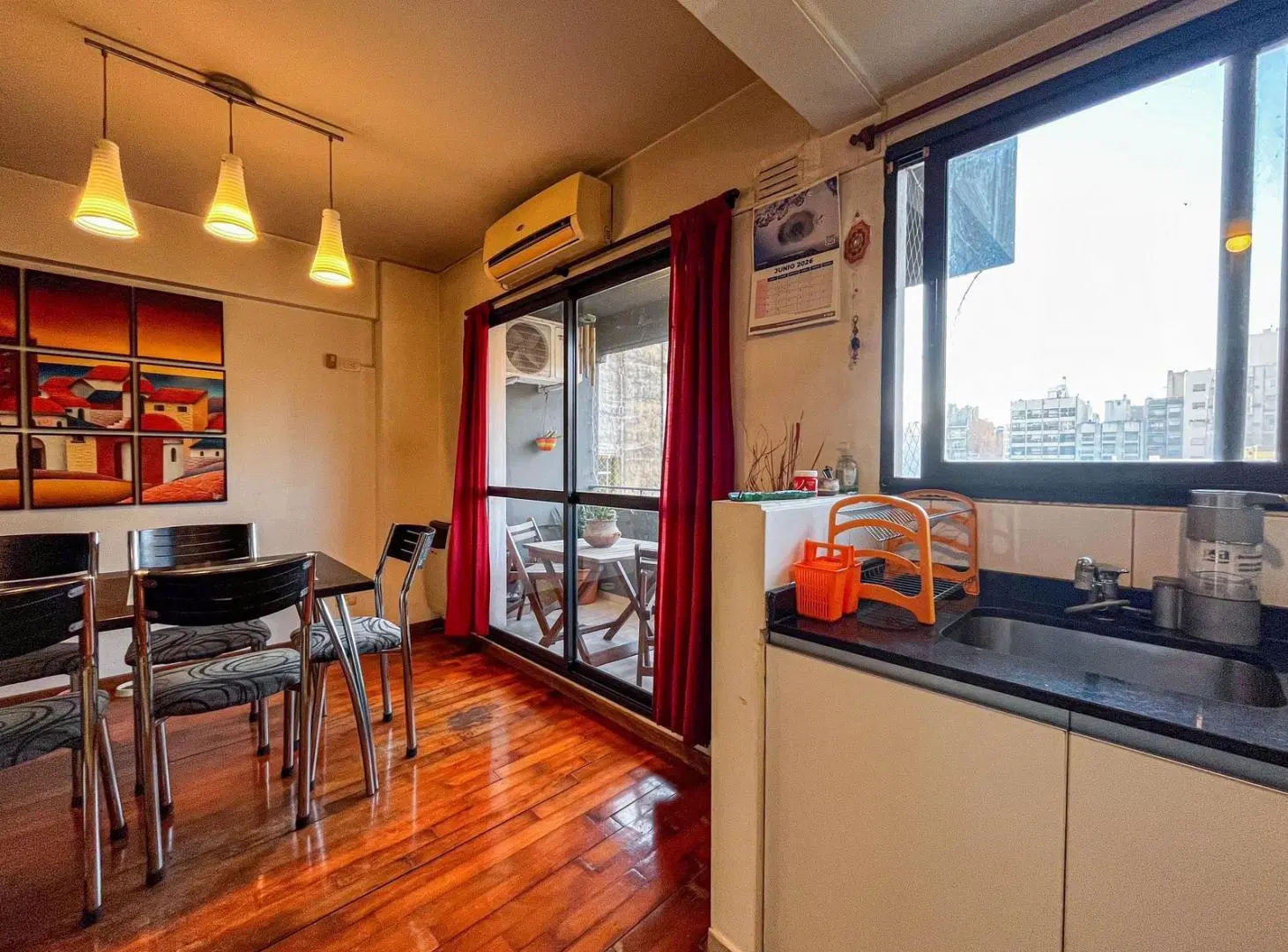 VENTA - Departamento de 2 dormitorios, 2 baños, 2 balcones con cochera - Centro, Rosario. 2