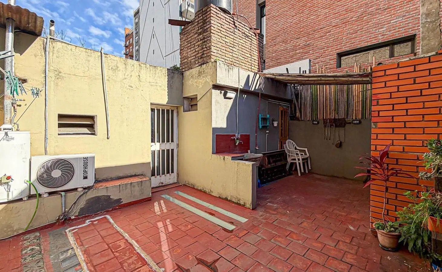 VENTA | PERMUTA Casa al frente dos dormitorios, cochera y terraza. Rosario, centro. 5