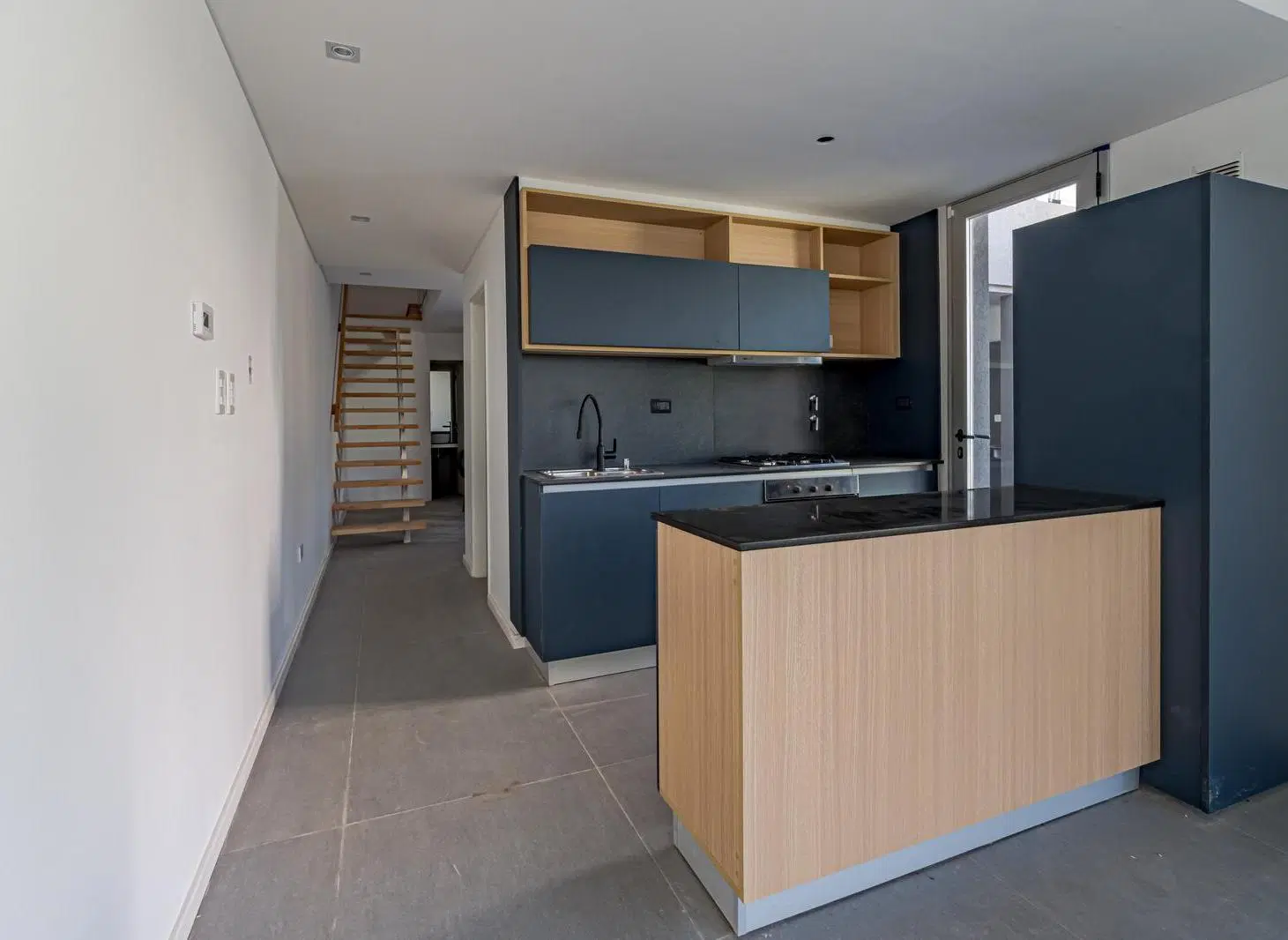 VENTA – Casa 3 dormitorios, Fisherton (Aldea Fisherton). Acepta permuta. Amenities: Pileta, jardín, 4