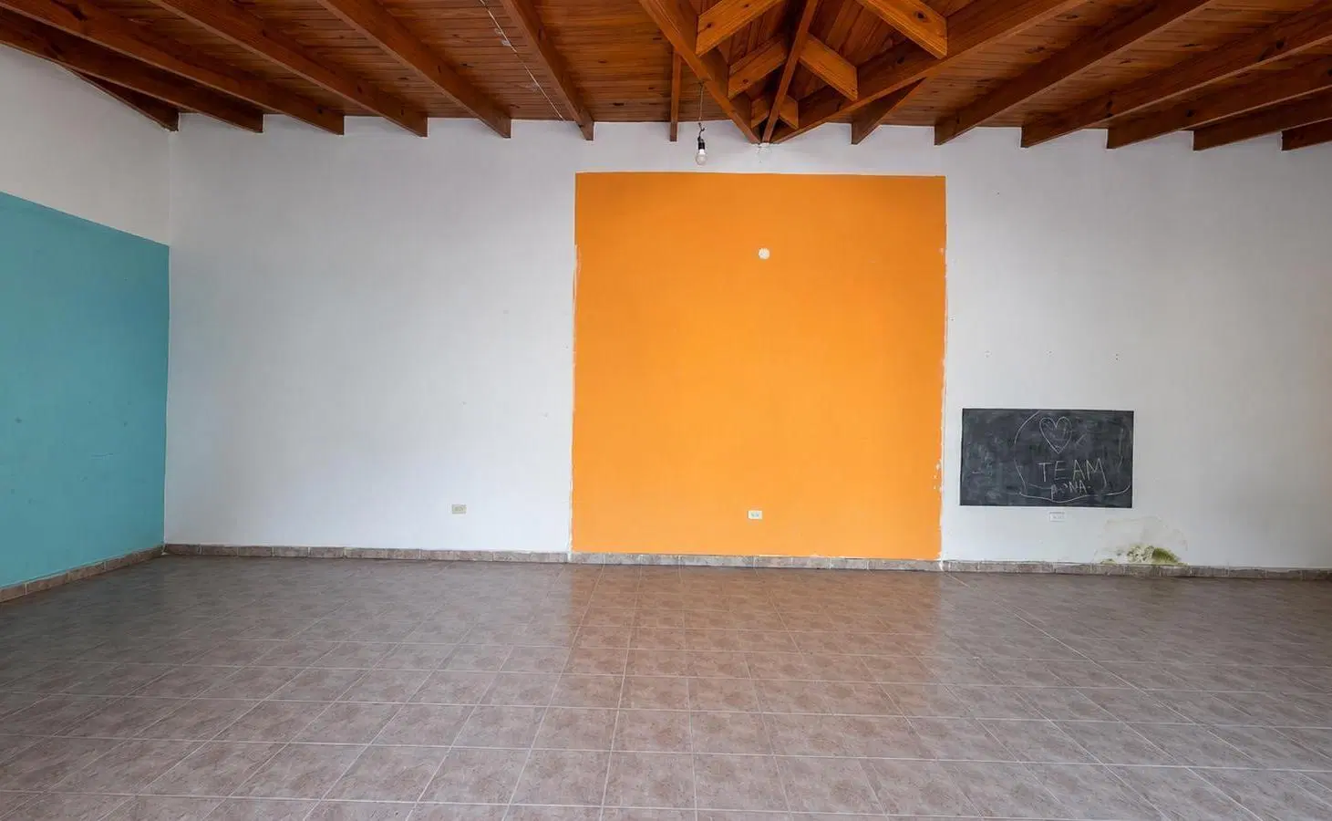 VENTA/PERMUTA - Galería comercial con 6 locales en Funes. 6
