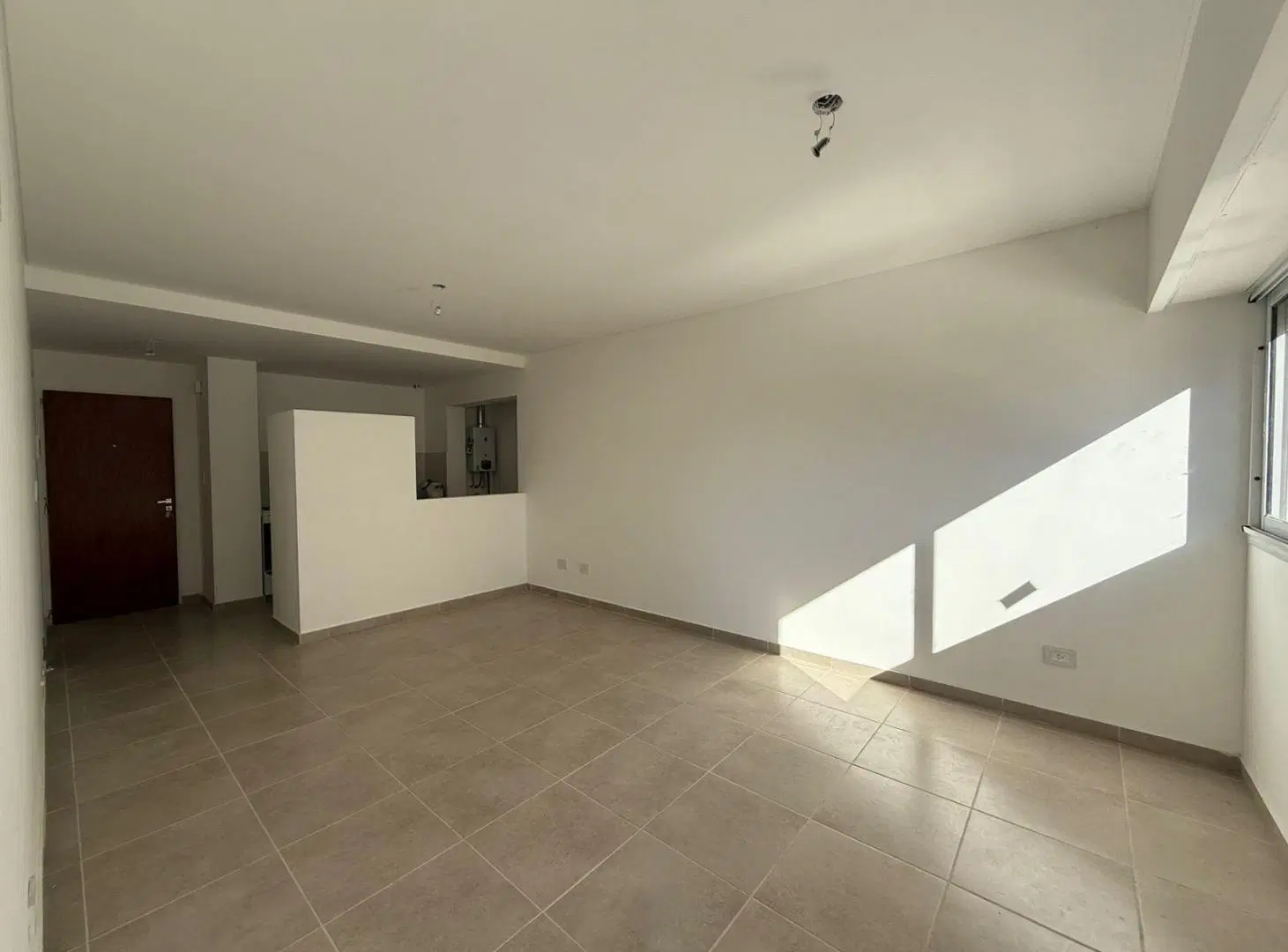 VENTA - Departamento de 3 dormitorios con balcón al frente - Centro, Rosario. 3