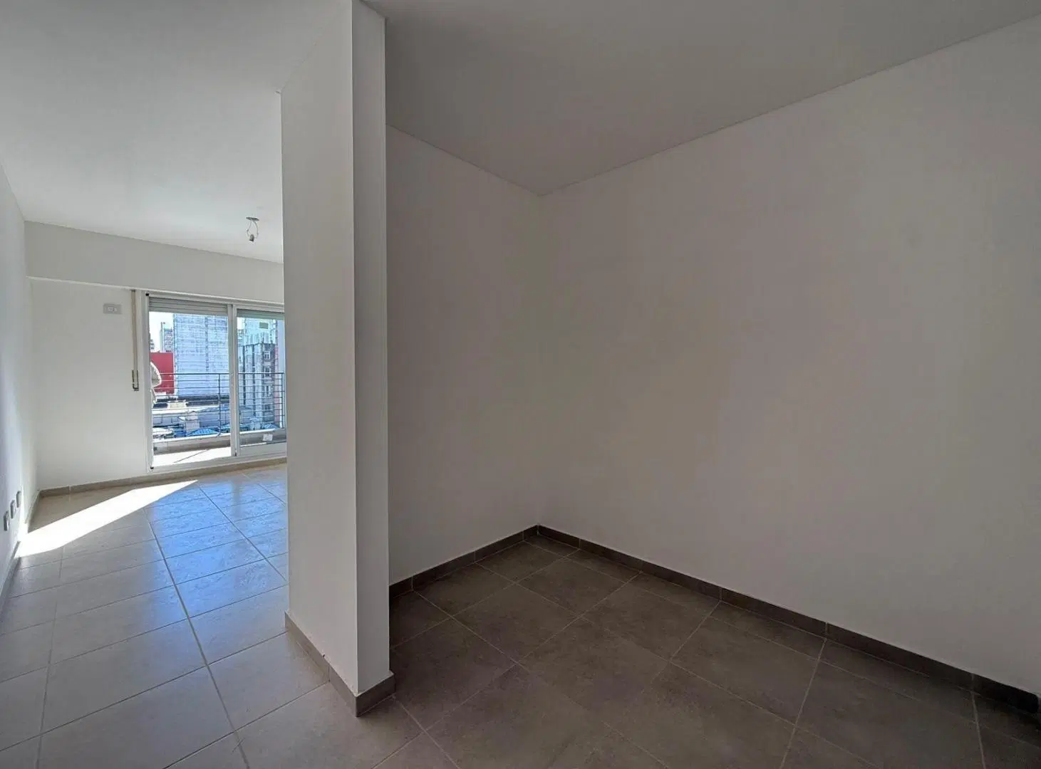 VENTA - Departamento de 3 dormitorios con balcón al frente - Centro, Rosario. 2