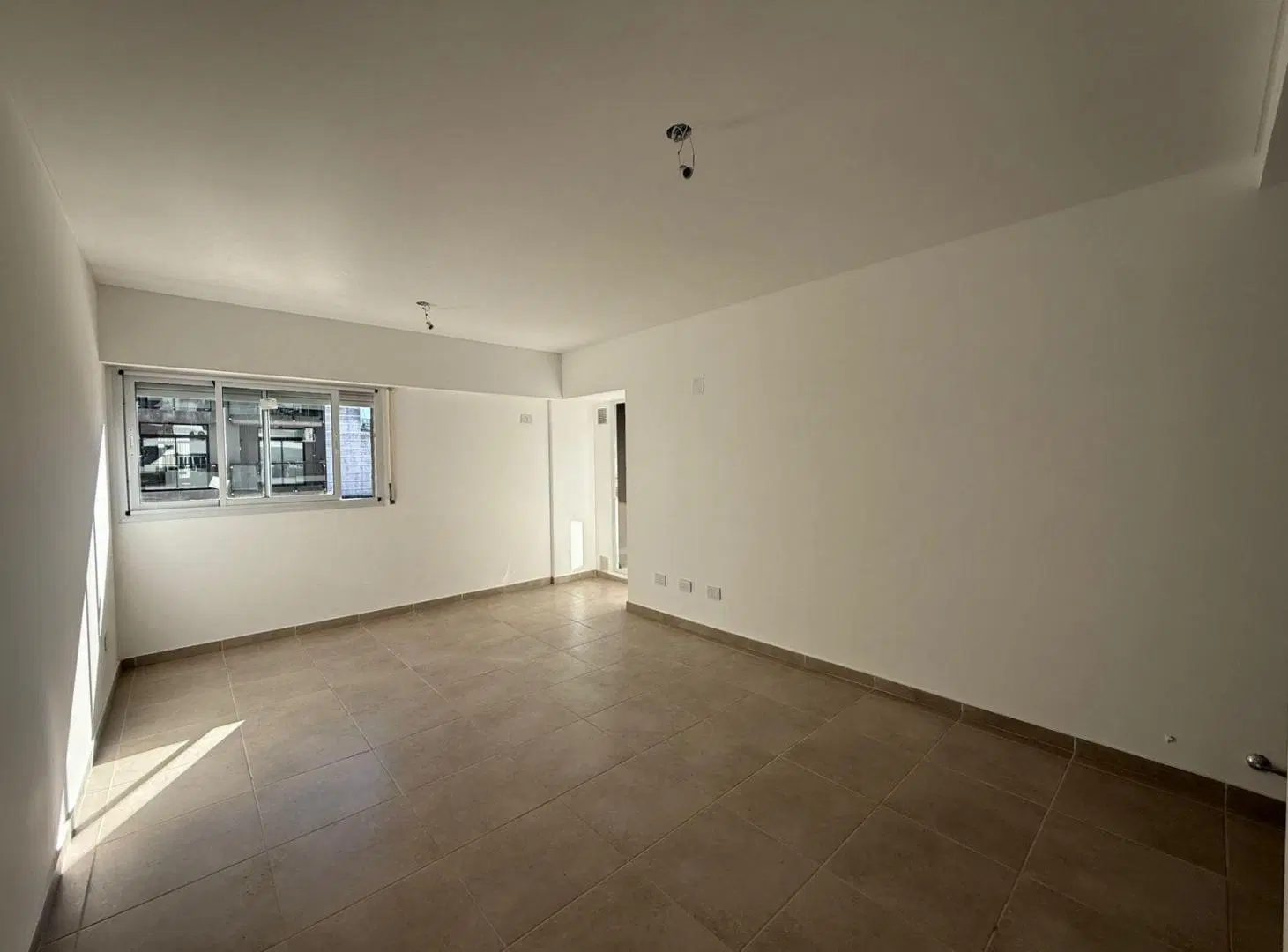 VENTA - Departamento de 3 dormitorios con balcón al frente - Centro, Rosario. 8