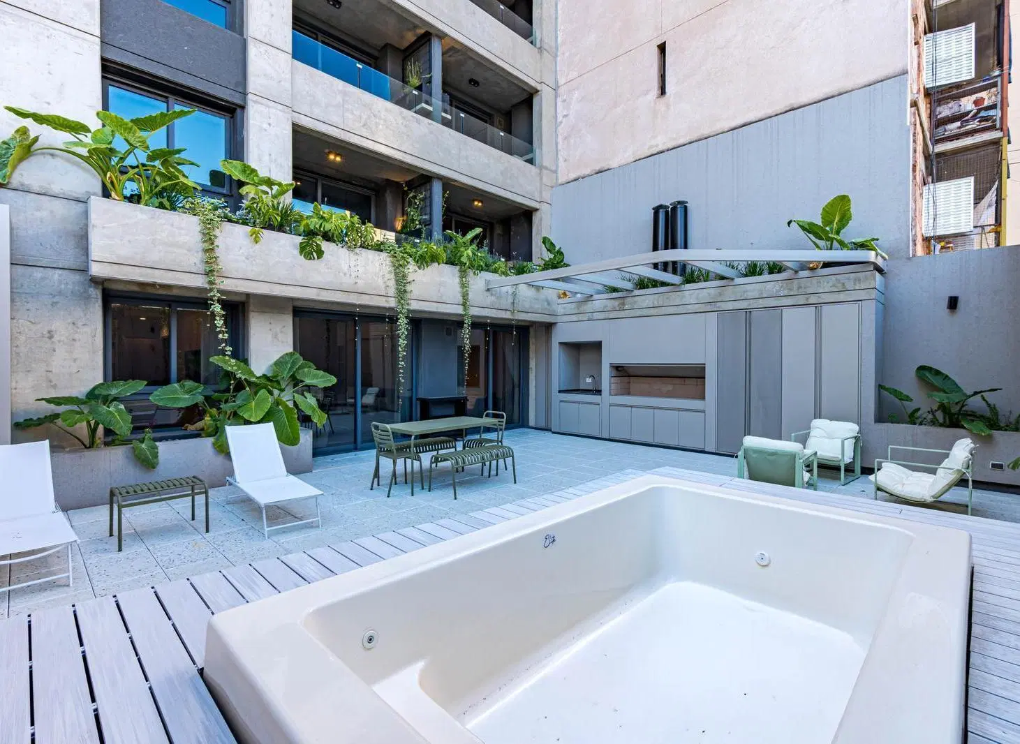 VENTA – Departamento de 2 dormitorios con patio exclusivo, piscina y quincho. Centro / Parque España 2