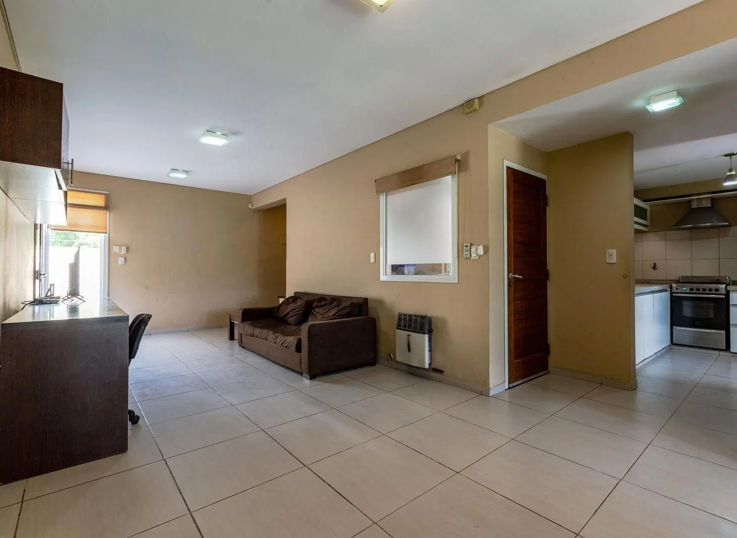 VENTA- Casa 3 dormitorios con quincho, piscina y parque en Alvear. 5