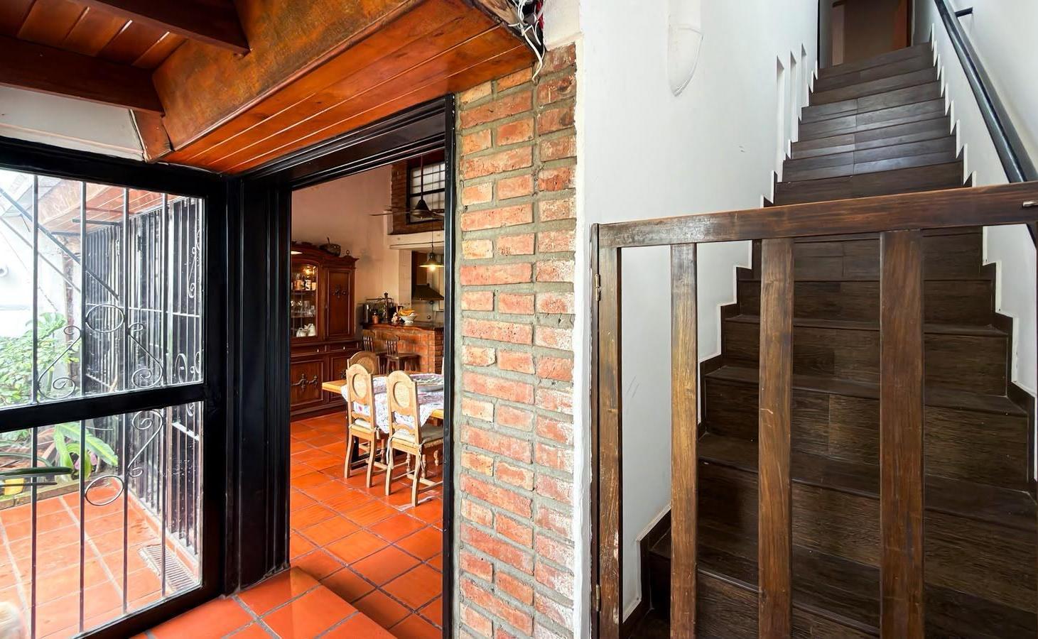 Foto de VENTA - Casa de 3 dormitorios con cochera, jardin y pileta en zona sur, imagen 4
