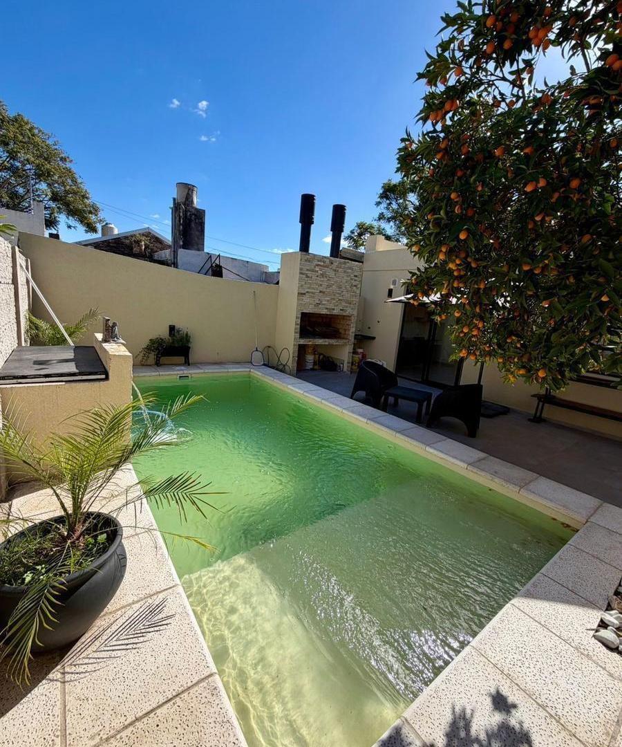 Foto de VENTA - Casa de dos dormitorios con patio y pileta - Barrio Belgrano, Rosario., imagen 1