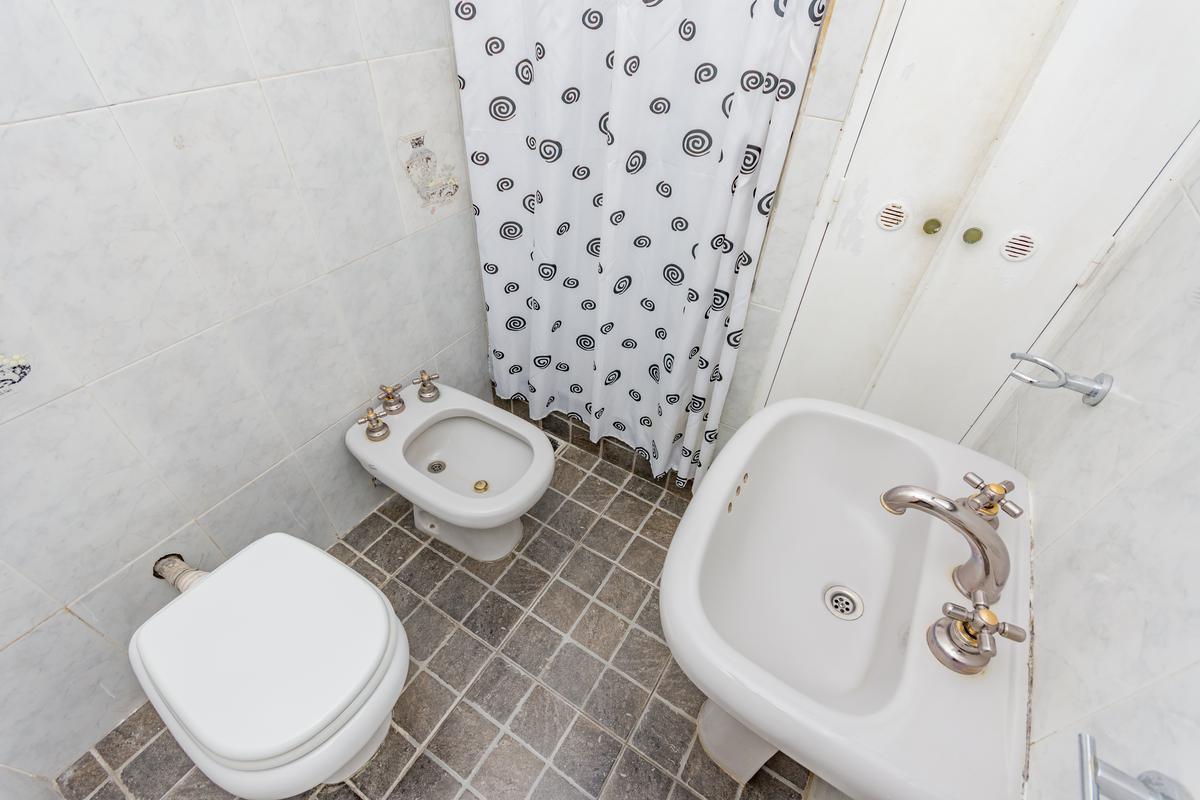 Foto de VENTA- Casa 3 Dormitorios más 1 Comodín en Barrio Luis Agote, Rosario., imagen 4