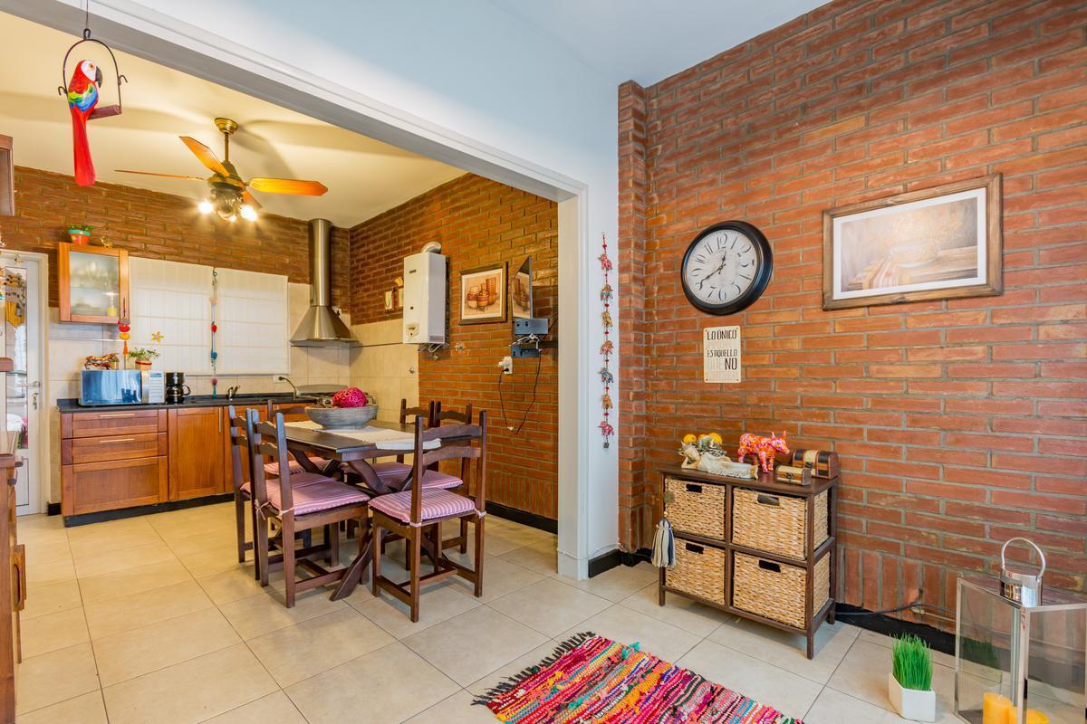 Foto de VENTA- Casa 3 Dormitorios más 1 Comodín en Barrio Luis Agote, Rosario., imagen 5