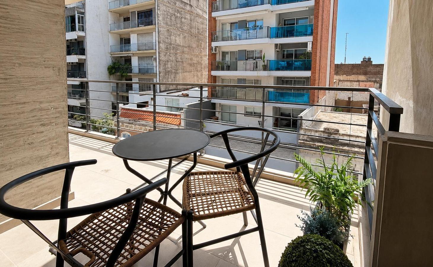 Foto de VENTA - Departamento a estrenar con tres dormitorios y balcón al frente, en barrio Centro, Rosario., imagen 4