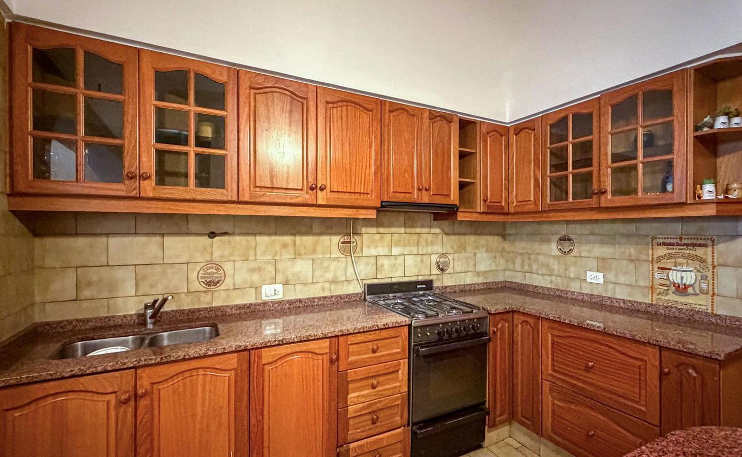 Foto de VENTA/PERMUTA: Casa 3 dormitorios con cochera y patio.- Zona Sur, Rosario APTA CRÉDITO, imagen 1