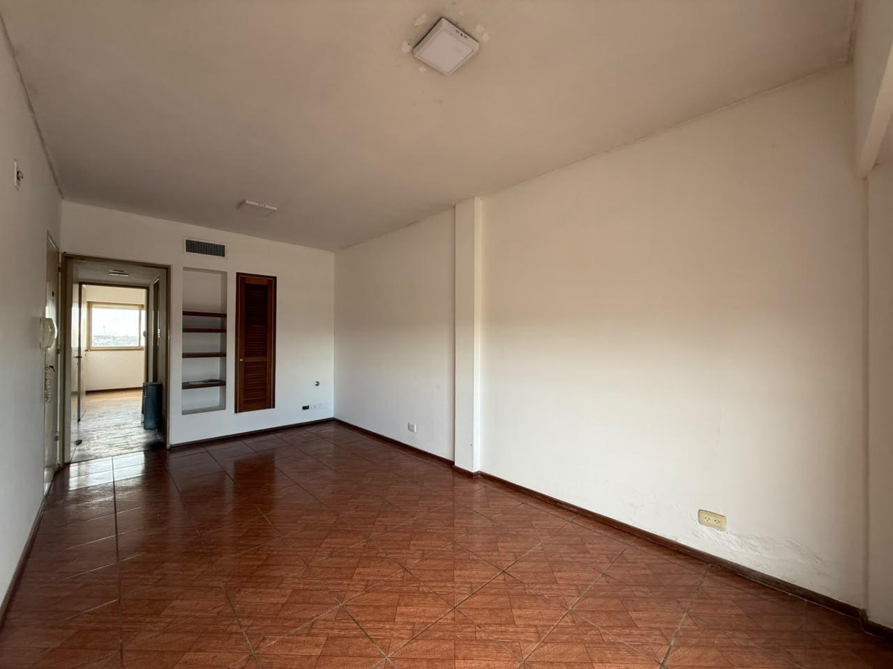 Foto de VENTA/ PERMUTA- Departamento de 1 dormitorio con balcón - Cañada de, imagen 3