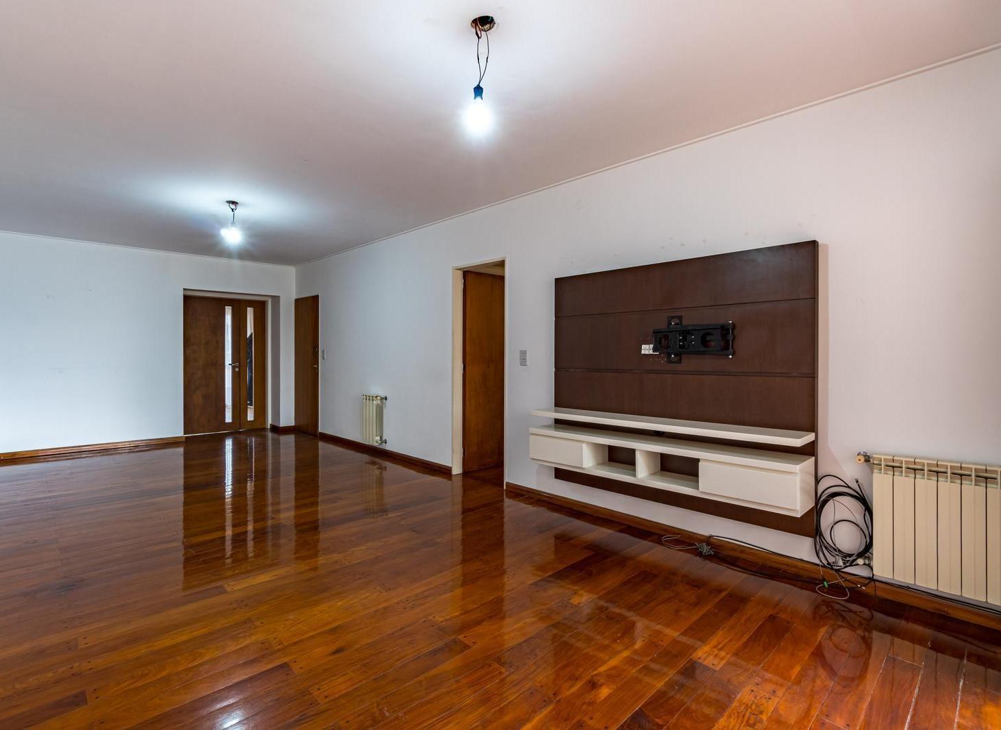 Foto de VENTA/PERMUTA – Piso Exclusivo de 3 Dormitorios con Cochera – Centro, imagen 1