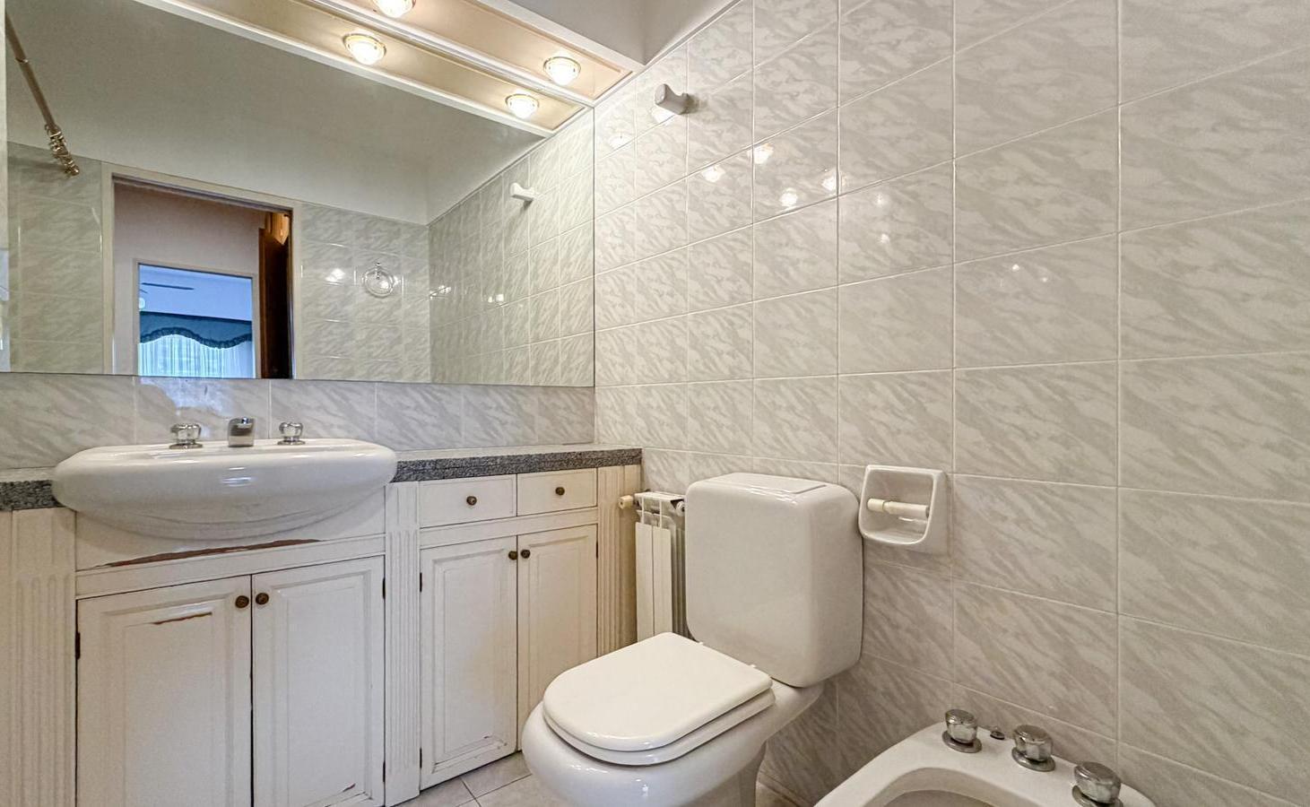 Foto de VENTA/PERMUTA – Piso Exclusivo de 3 Dormitorios con Cochera – Centro, imagen 2