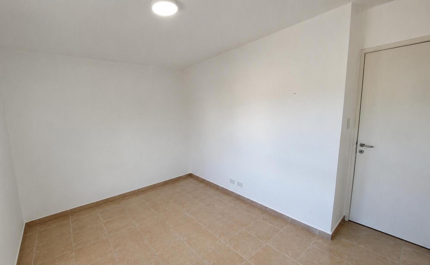 Foto de VENTA/PERMUTA. Departamento con dos dormitorios y balcón al frente en, imagen 3