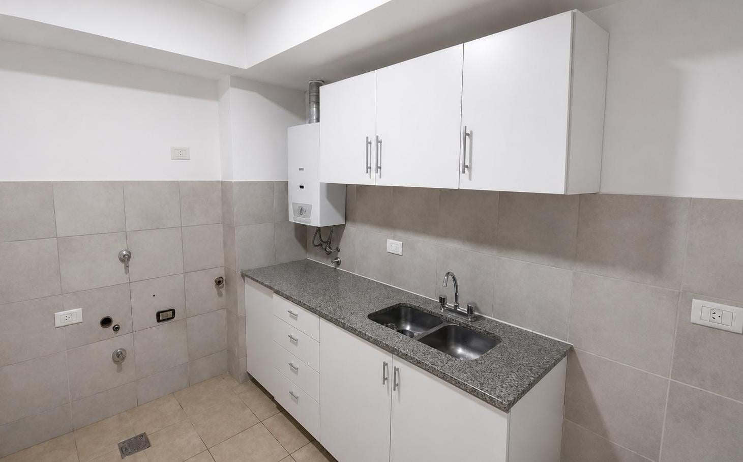 Foto de VENTA/PERMUTA. Departamento con dos dormitorios y balcón al frente en, imagen 1