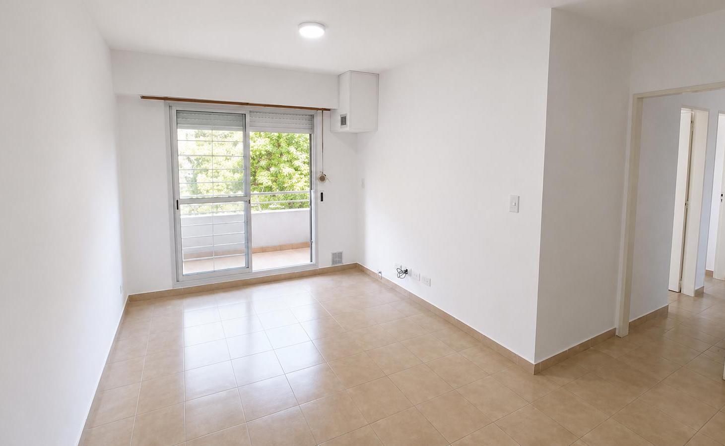 Foto de VENTA/PERMUTA. Departamento con dos dormitorios y balcón al frente en, imagen 2