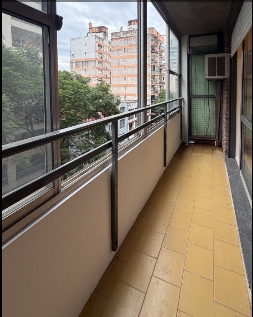 Foto de VENTA – Departamento de 3 dormitorios al frente con balcón – Centro, imagen 4