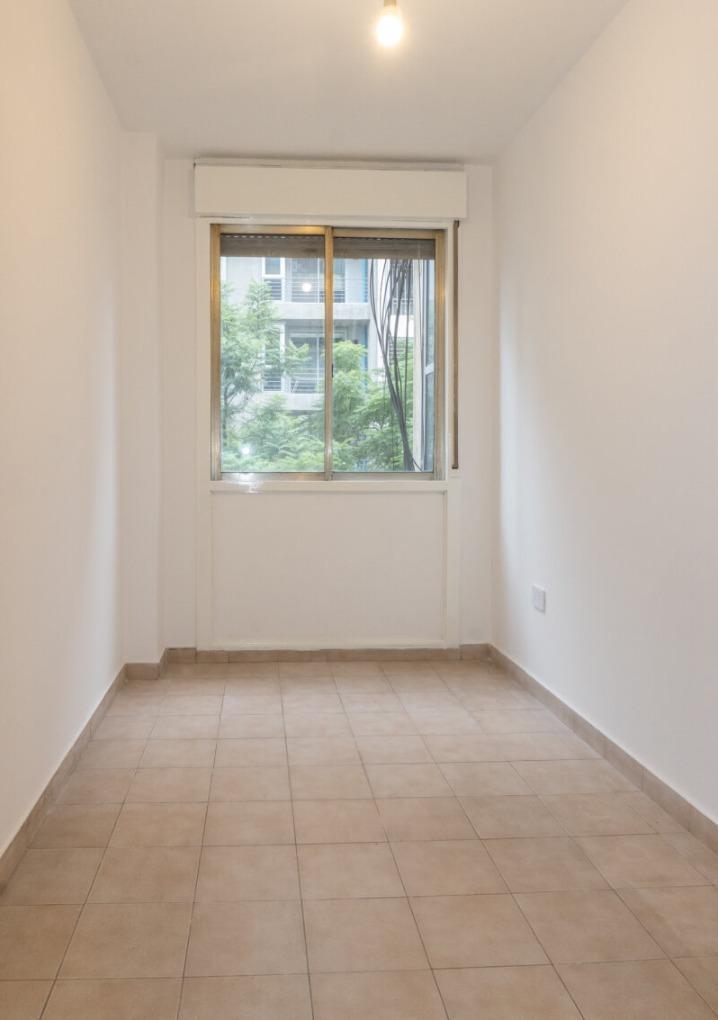Foto de VENTA – Departamento de 3 dormitorios al frente con balcón – Centro, imagen 3