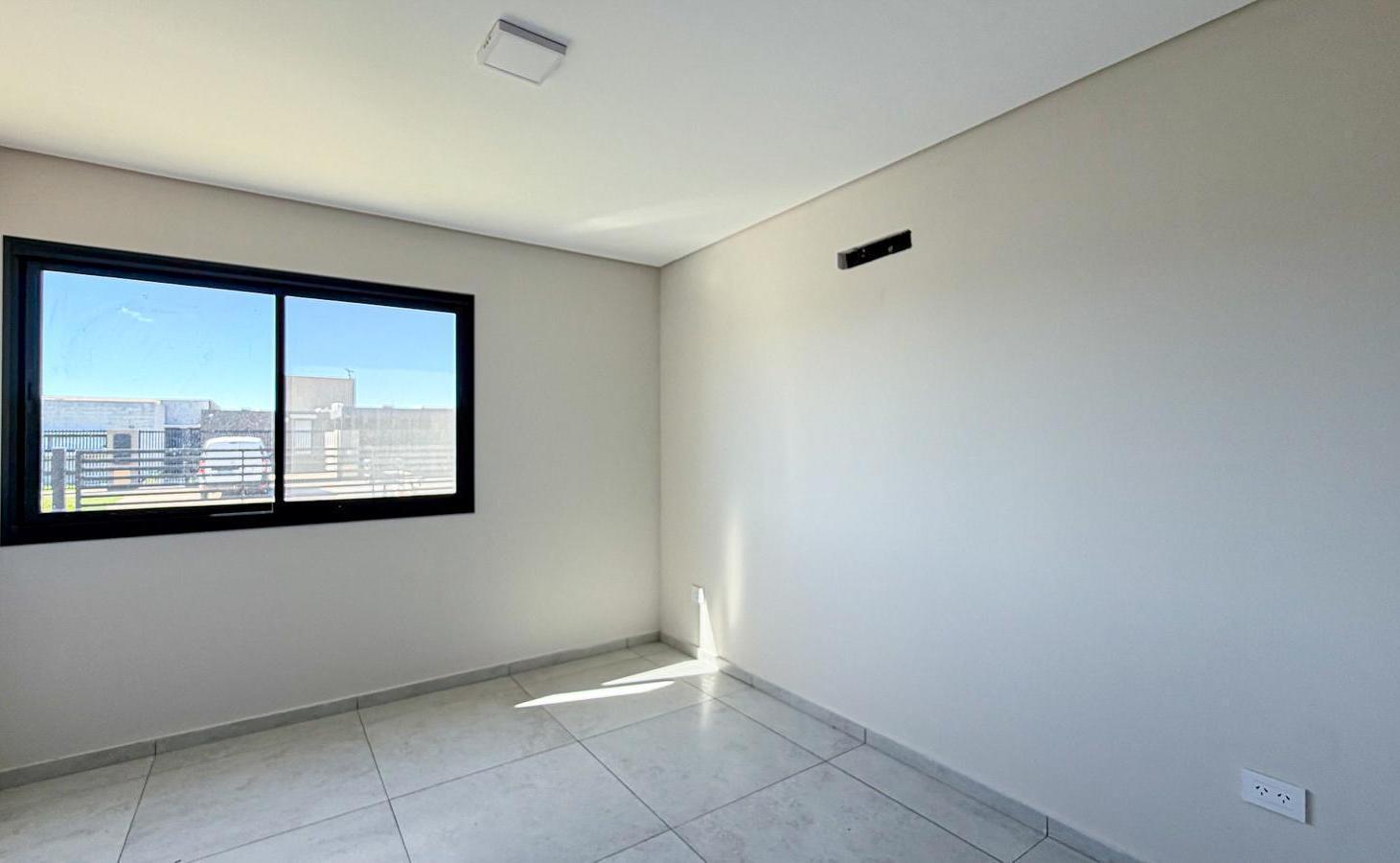 Foto de Casa en VENTA - 3 Dormitorios, Jardin, Galeria y Piscina - Don Mateo, imagen 3
