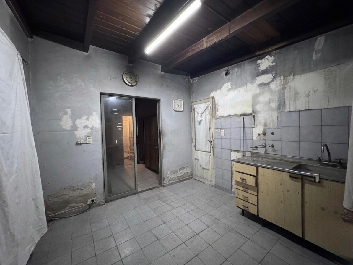 Foto de VENTA / PERMUTA inmueble con salón y parque. Piñero Santa Fe., imagen 4