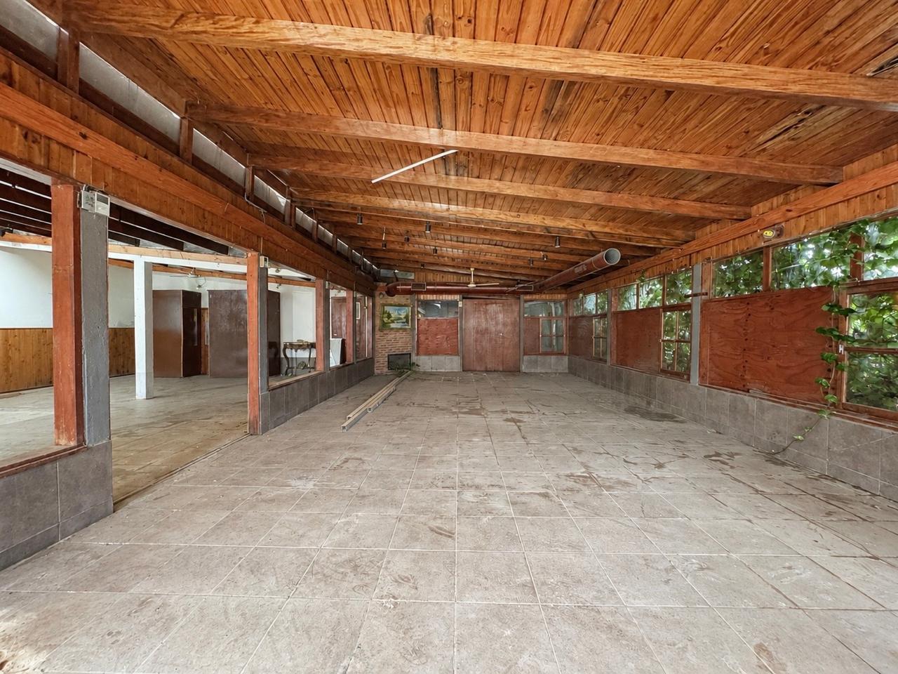Foto de VENTA / PERMUTA inmueble con salón y parque. Piñero Santa Fe., imagen 1