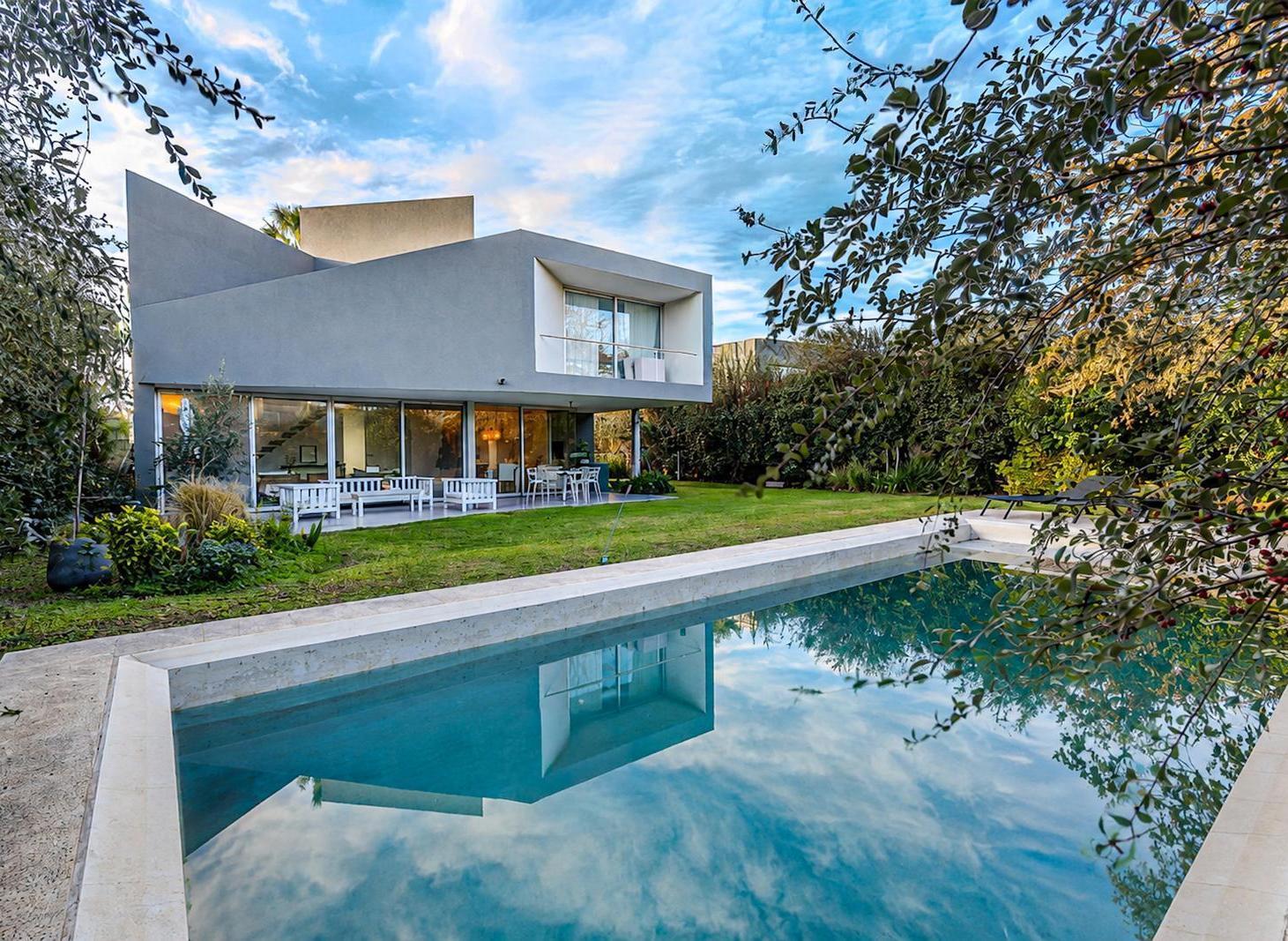 Foto de VENTA – Casa de cuatro dormitorios con pileta y galería con parrillero, imagen 5
