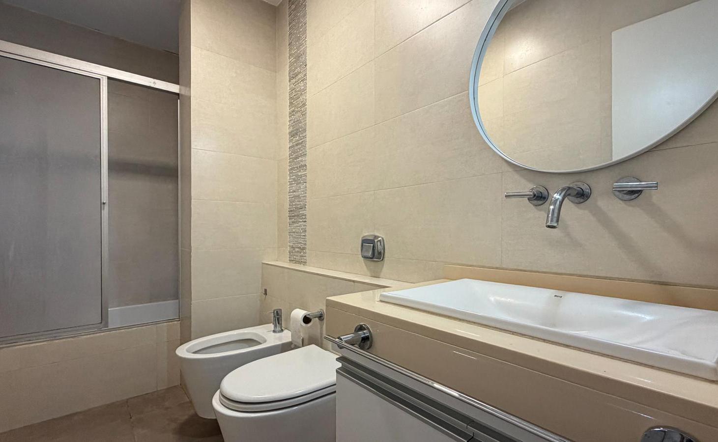 Foto de VENTA – Casa de cuatro dormitorios con pileta y galería con parrillero, imagen 4