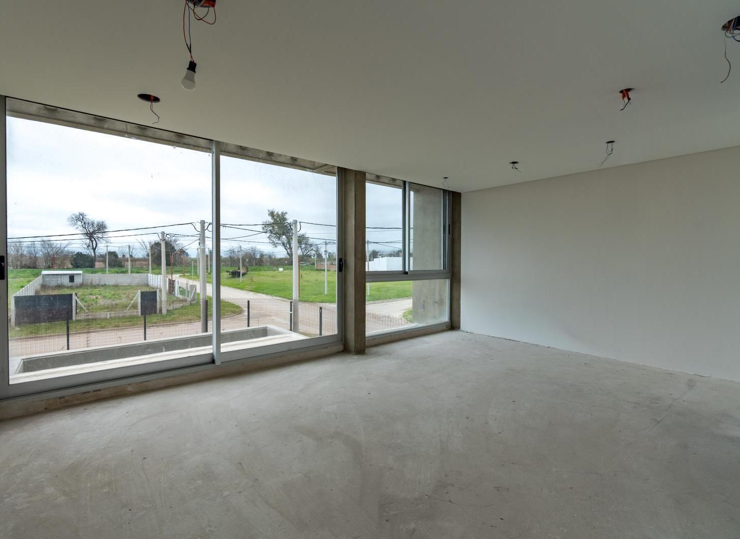 Foto de VENTA/PERMUTA: Casa a Estrenar en Ultimos Detalles de Obra, de 3, imagen 2