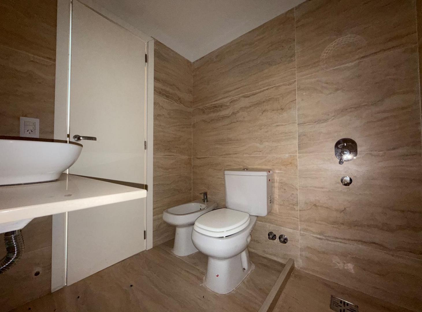 Foto de VENTA/PERMUTA -Departamento de 1 dormitorios y balcón. Edificio, imagen 2