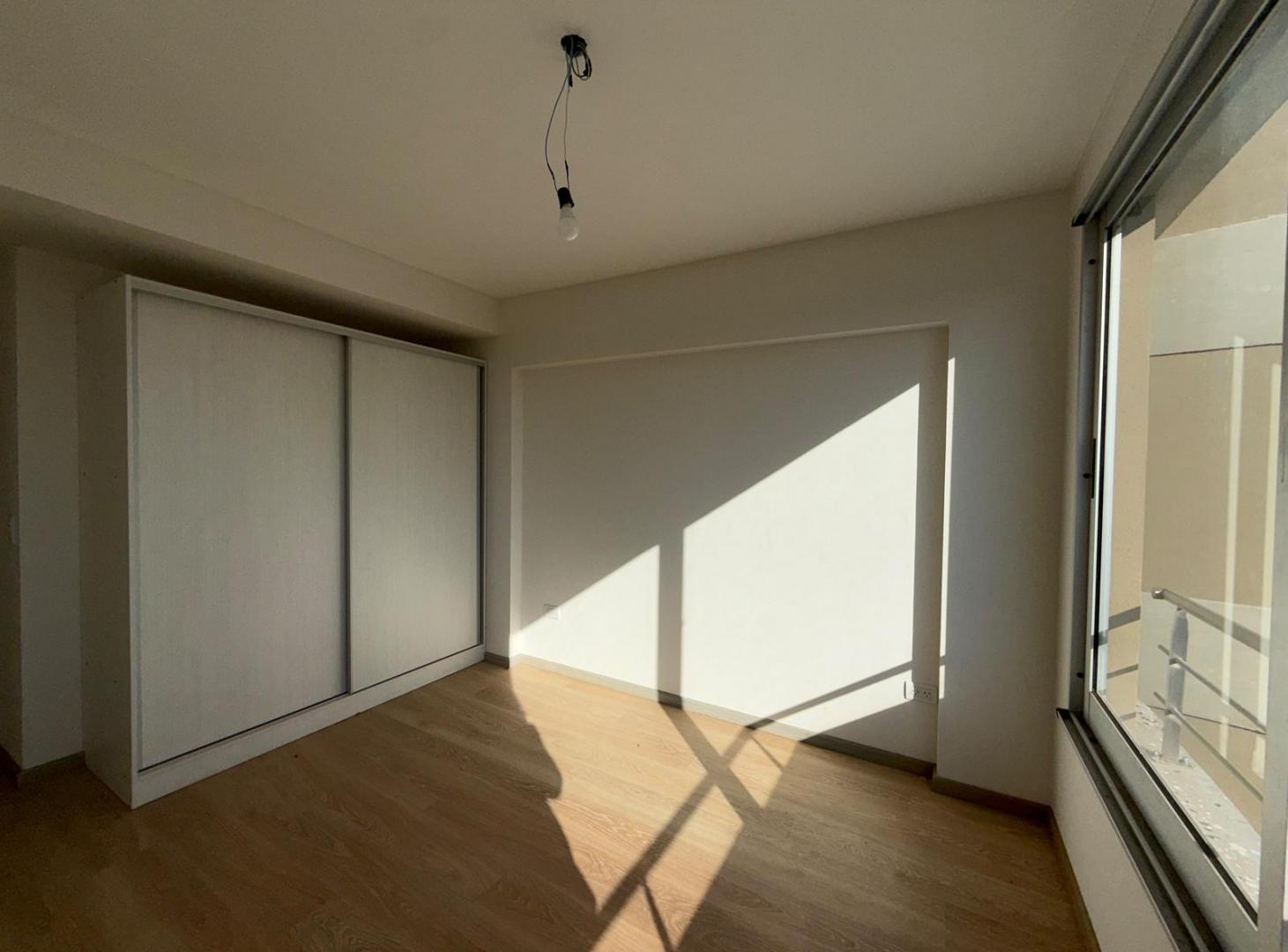 Foto de VENTA/PERMUTA -Departamento de 1 dormitorios y balcón. Edificio, imagen 3