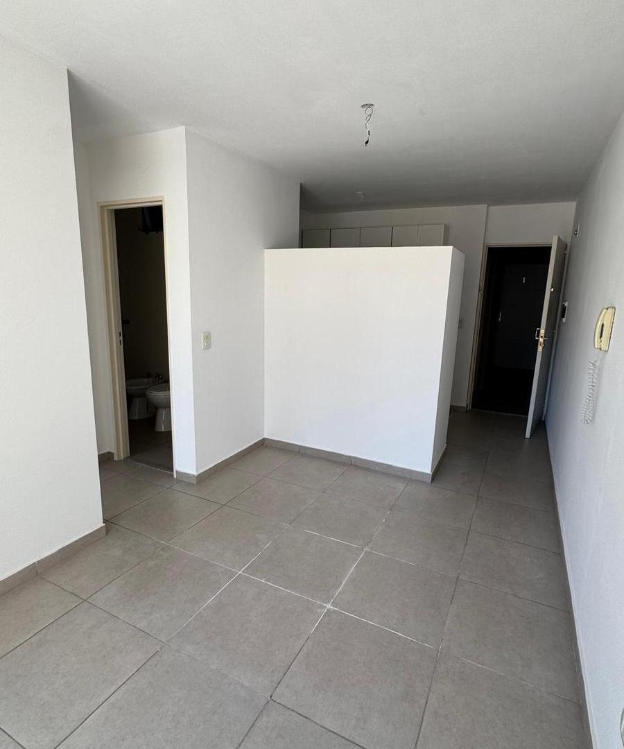 Foto de VENTA / PERMUTA Departamento 1 dormitorio con balcón, barrio Martin, imagen 4