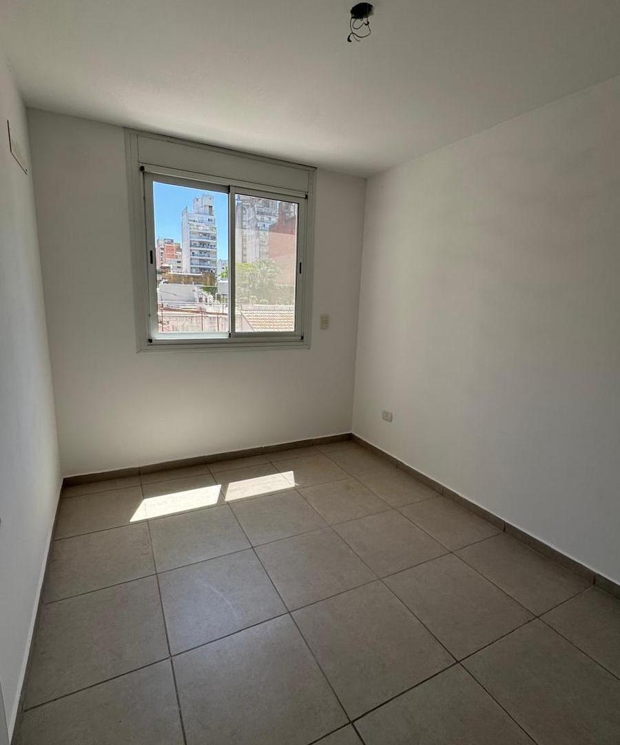 Foto de VENTA / PERMUTA Departamento 1 dormitorio con balcón, barrio Martin, imagen 3