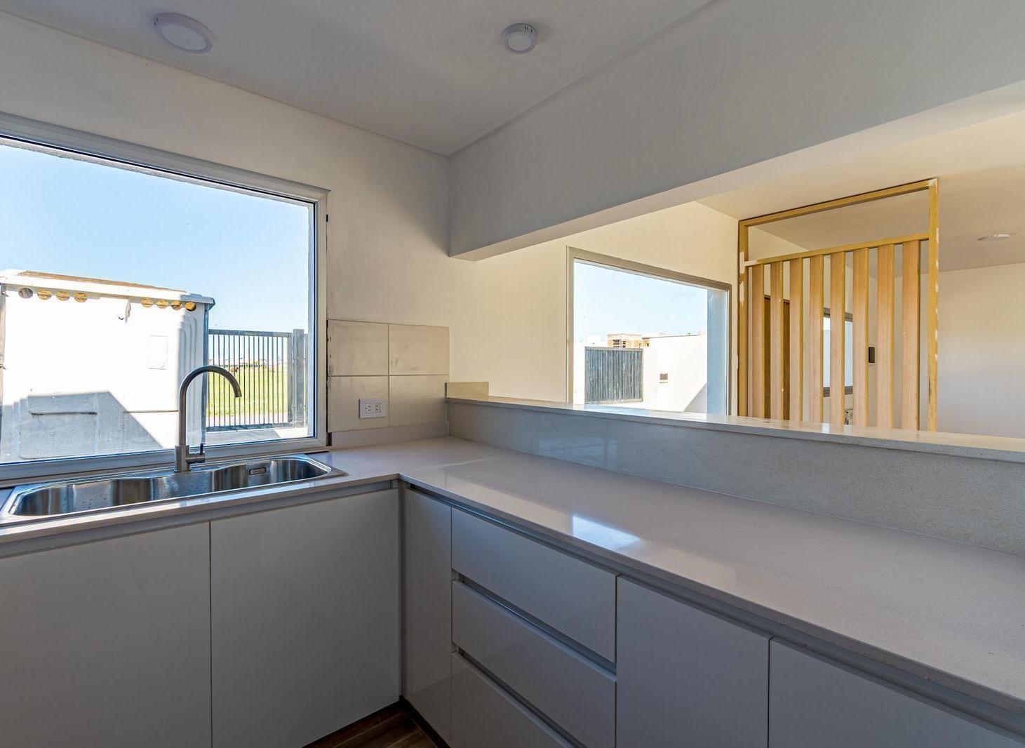 Foto de VENTA - Casa a estrenar 3 dormitorios con cochera y pileta - Don Mateo, imagen 3