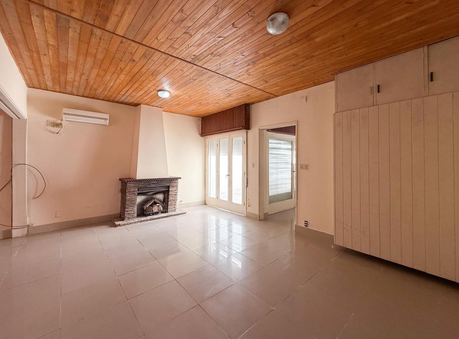 VENTA/PERMUTA: Casa de 3 Dormitorios con Patio. Cañada de Gómez.